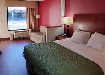 Econo Lodge Inn & Suites Griffin North hotel thumbnail 8