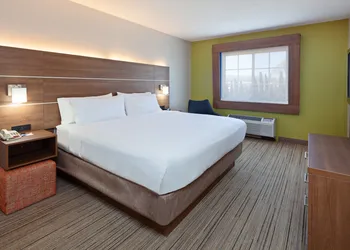 Holiday Inn Express Hotel & Suites San Diego-Escondido by IHG hotel thumbnail 2