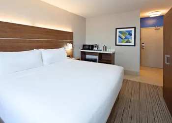 Holiday Inn Express Hotel & Suites San Diego-Escondido by IHG hotel thumbnail 8