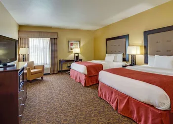 La Quinta Inn & Suites by Wyndham Vicksburg hotel thumbnail 2