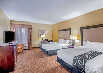 La Quinta Inn & Suites by Wyndham Vicksburg hotel thumbnail 3