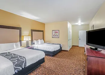 La Quinta Inn & Suites by Wyndham Vicksburg hotel thumbnail 4