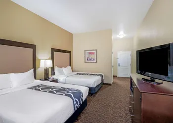 La Quinta Inn & Suites by Wyndham Vicksburg hotel thumbnail 5