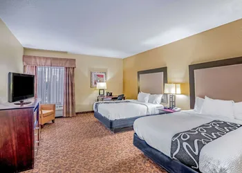 La Quinta Inn & Suites by Wyndham Vicksburg hotel thumbnail 3