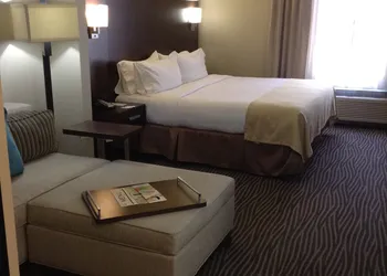 Holiday Inn El Paso Airport by IHG hotel thumbnail 3