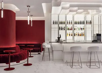 Revery Toronto Downtown, Curio Collection by Hilton hotel thumbnail 6