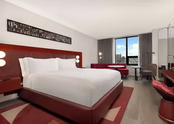 Revery Toronto Downtown, Curio Collection by Hilton hotel thumbnail 8