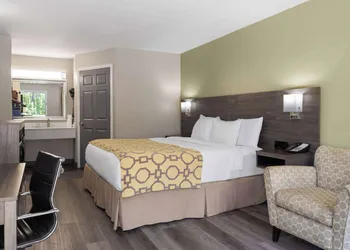 Baymont by Wyndham Kingsland hotel thumbnail 4