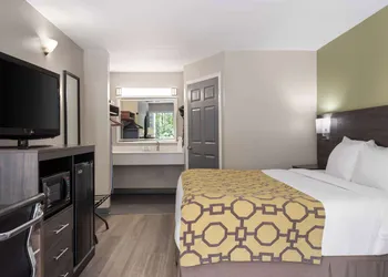 Baymont by Wyndham Kingsland hotel thumbnail 5
