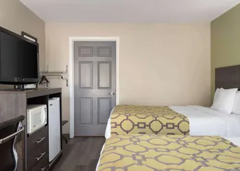 Baymont by Wyndham Kingsland hotel thumbnail 8