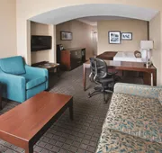 La Quinta Inn & Suites by Wyndham Bellingham hotel detail image 5