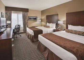La Quinta Inn & Suites by Wyndham Bellingham hotel thumbnail 6