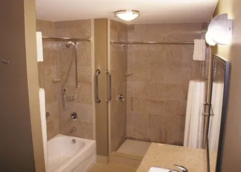La Quinta Inn & Suites by Wyndham Bellingham hotel thumbnail 7