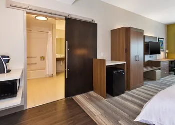 Holiday Inn Express & Suites Milan – Sandusky Area by IHG hotel thumbnail 8