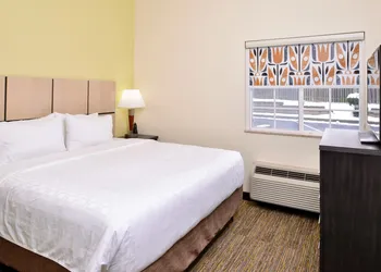 Candlewood Suites Winchester by IHG hotel thumbnail 4