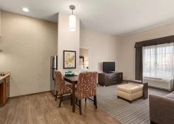 Homewood Suites by Hilton Fargo hotel thumbnail 4