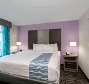 La Quinta Inn & Suites by Wyndham Clarksville hotel detail image 5