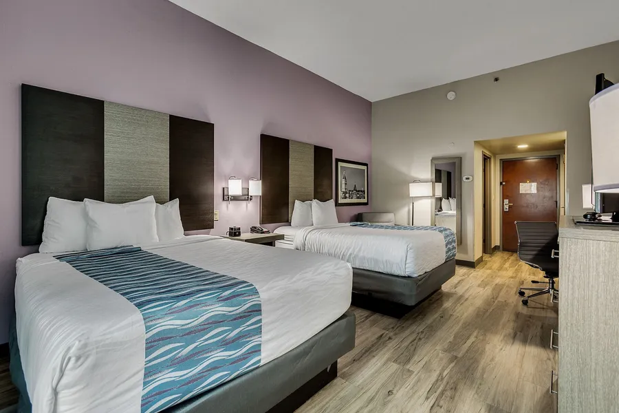 La Quinta Inn & Suites by Wyndham Clarksville hotel detail image 6