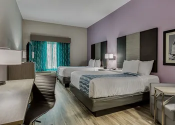 La Quinta Inn & Suites by Wyndham Clarksville hotel thumbnail 7