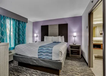 La Quinta Inn & Suites by Wyndham Clarksville hotel thumbnail 8
