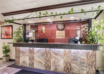 Econo Lodge Milwaukee Airport hotel thumbnail 2