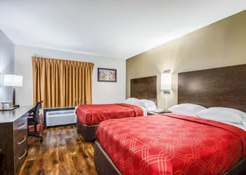 Econo Lodge Milwaukee Airport hotel thumbnail 5