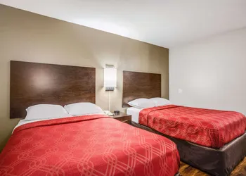 Econo Lodge Milwaukee Airport hotel thumbnail 6