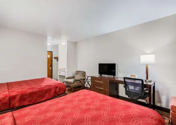 Econo Lodge Milwaukee Airport hotel thumbnail 7