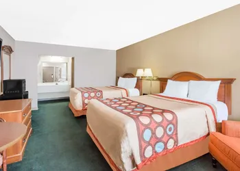 Super 8 by Wyndham Greensboro hotel thumbnail 4