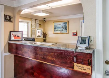 Econo Lodge Richmond Hill hotel thumbnail 2