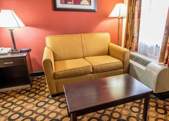 Econo Lodge Richmond Hill hotel thumbnail 5