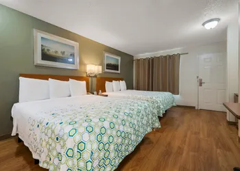 HomeTowne Studios by Red Roof Orlando - UCF Area hotel thumbnail 5
