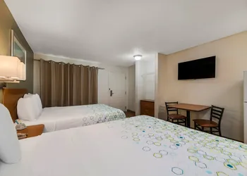 HomeTowne Studios by Red Roof Orlando - UCF Area hotel thumbnail 6