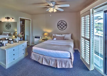 Lovers Point Inn hotel thumbnail 6