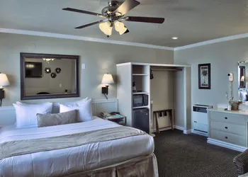 Lovers Point Inn hotel thumbnail 7