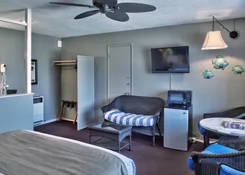 Lovers Point Inn hotel thumbnail 8