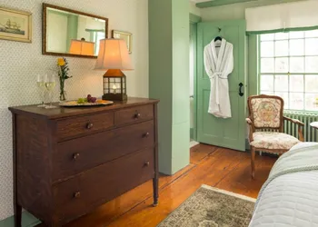 Waldo Emerson Inn hotel thumbnail 7