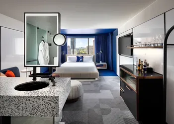W Toronto hotel thumbnail 8