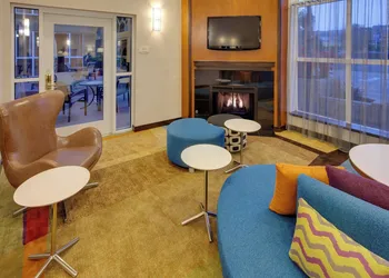 Fairfield Inn & Suites by Marriott San Francisco Airport hotel thumbnail 2