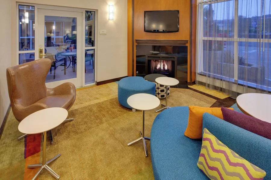 Fairfield Inn & Suites by Marriott San Francisco Airport hotel detail image 2