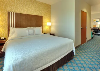Fairfield Inn & Suites by Marriott San Francisco Airport hotel thumbnail 4