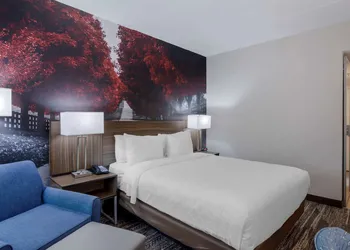 Clarion Pointe Charlottesville hotel thumbnail 7