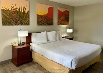 Days Inn by Wyndham Kingman West hotel thumbnail 5