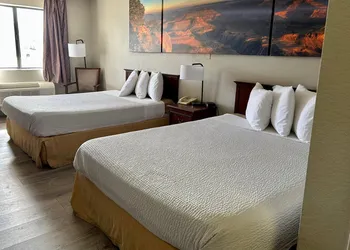 Days Inn by Wyndham Kingman West hotel thumbnail 7