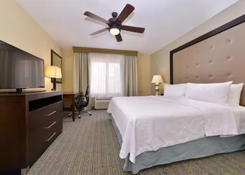 Homewood Suites by Hilton Fresno hotel thumbnail 5
