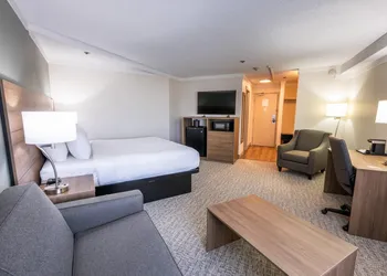 Quality Inn & Suites hotel thumbnail 5