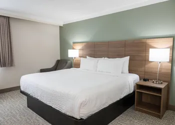 Quality Inn & Suites hotel thumbnail 8