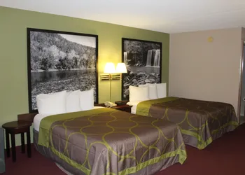 Super 8 by Wyndham Eureka Springs hotel thumbnail 3