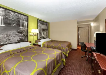 Super 8 by Wyndham Eureka Springs hotel thumbnail 5