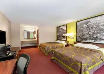 Super 8 by Wyndham Eureka Springs hotel thumbnail 6